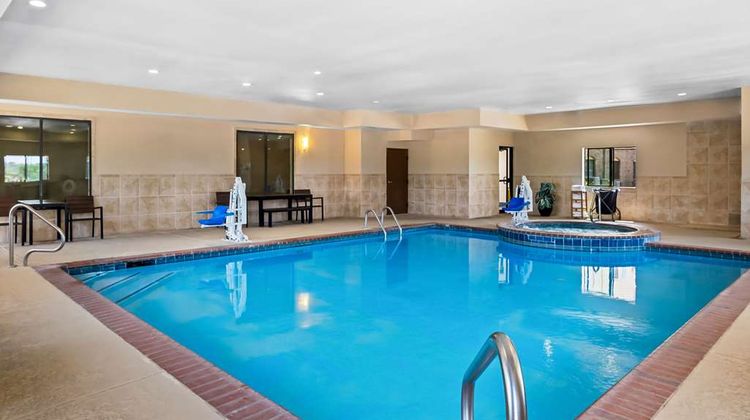 Comfort Suites Lindale - Tyler North Pool