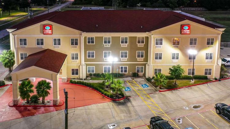 Comfort Suites Exterior