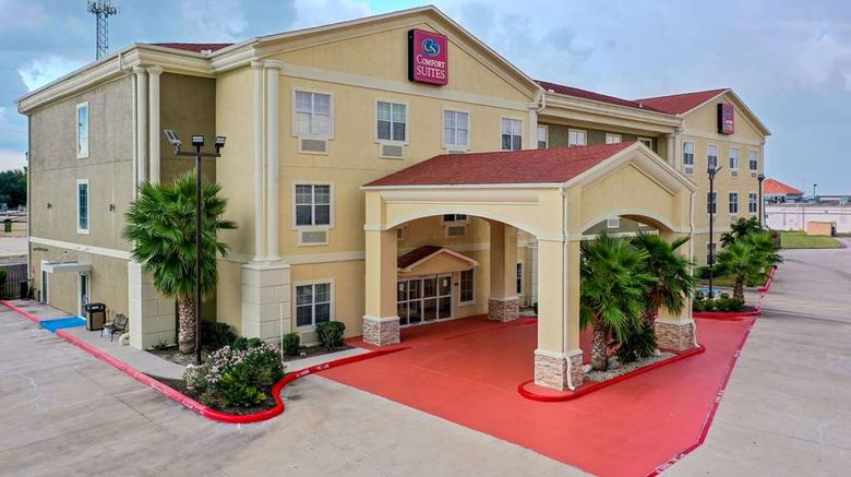 <b>Comfort Suites Exterior</b>. Images powered by <a href="https://iceportal.shijigroup.com/" title="IcePortal" target="_blank">IcePortal</a>.