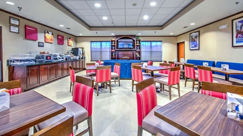 <b>Comfort Suites Restaurant</b>. Images powered by <a href="https://iceportal.shijigroup.com/" title="IcePortal" target="_blank">IcePortal</a>.