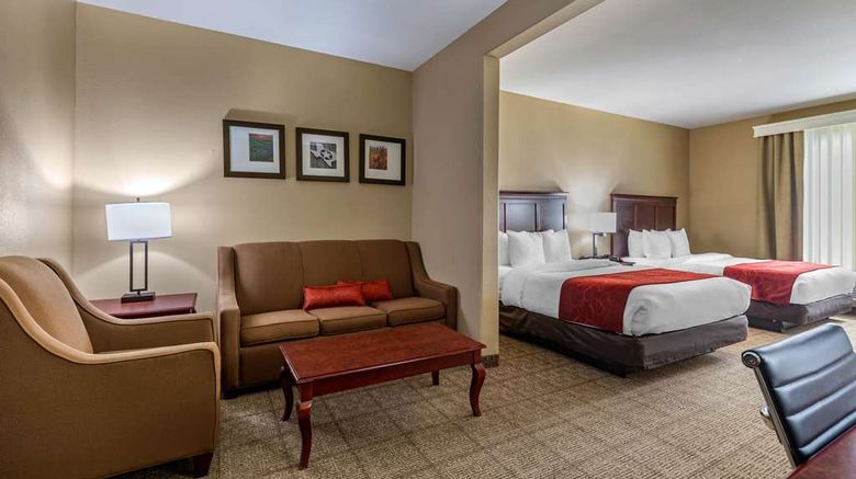 <b>Comfort Suites Ennis Suite</b>. Images powered by <a href="https://iceportal.shijigroup.com/" title="IcePortal" target="_blank">IcePortal</a>.