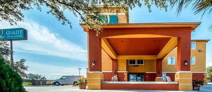 Quality Inn & Suites Exterior