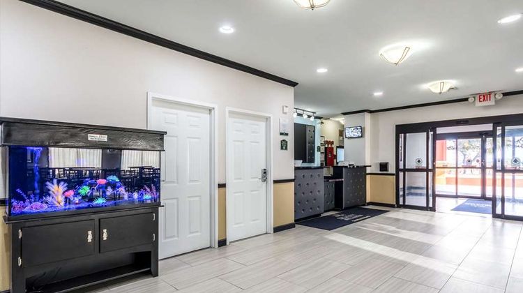 Quality Inn & Suites Lobby