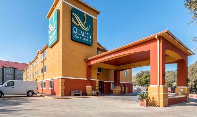 Quality Inn & Suites Exterior