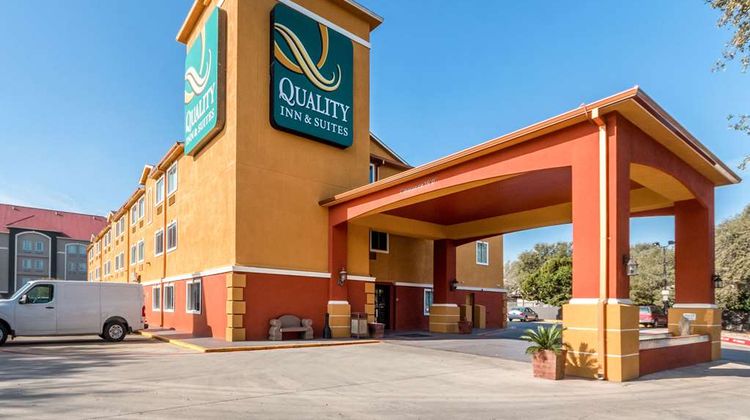 Quality Inn & Suites Exterior