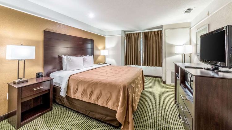 Quality Inn & Suites Suite