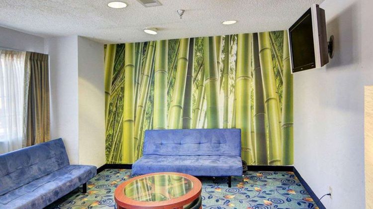 Rodeway Inn & Suites Lewisville I-35 Lobby
