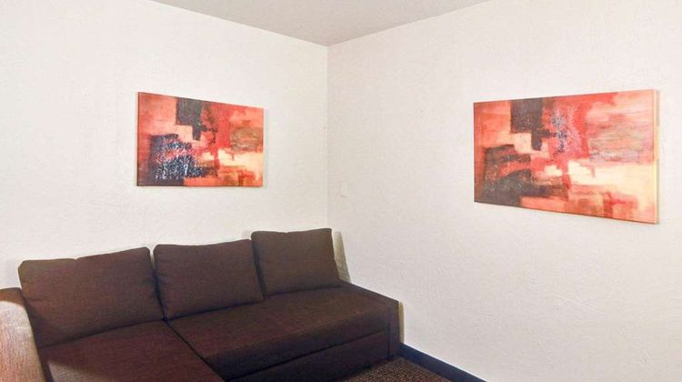 Rodeway Inn & Suites Lewisville I-35 Room