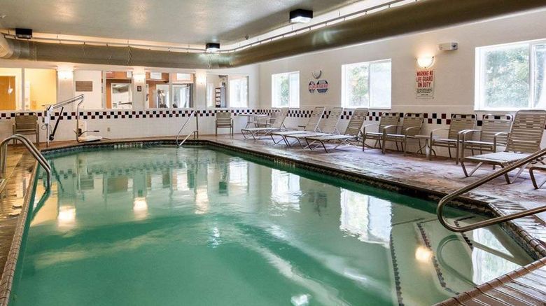 <b>Comfort Suites Pool</b>. Images powered by <a href="https://iceportal.shijigroup.com/" title="IcePortal" target="_blank">IcePortal</a>.