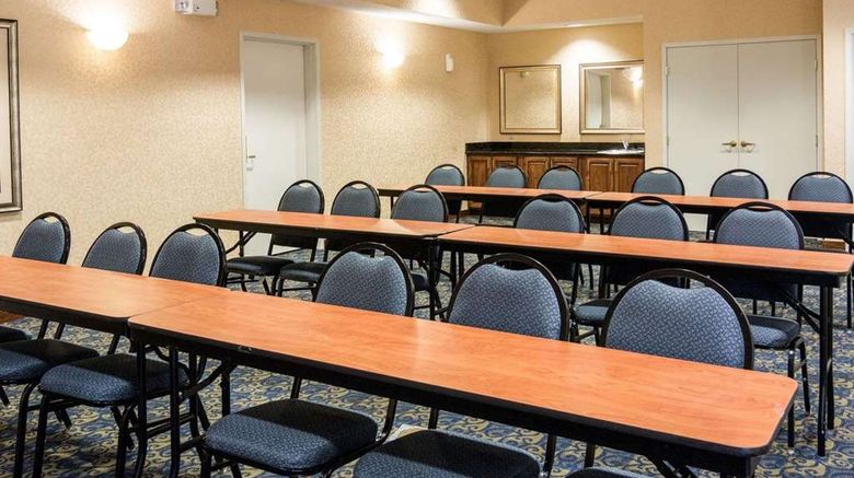<b>Comfort Suites Meeting</b>. Images powered by <a href="https://iceportal.shijigroup.com/" title="IcePortal" target="_blank">IcePortal</a>.