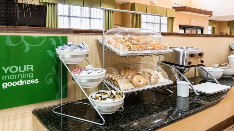 <b>Comfort Suites Restaurant</b>. Images powered by <a href="https://iceportal.shijigroup.com/" title="IcePortal" target="_blank">IcePortal</a>.