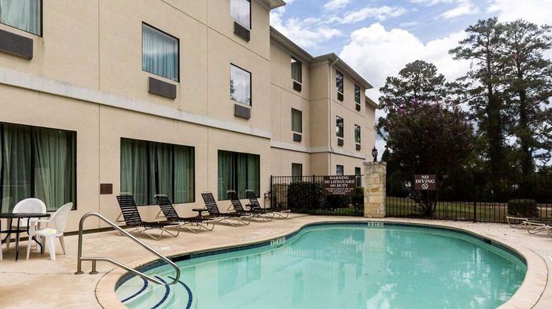 <b>Quality Suites, Huntsville Pool</b>. Images powered by <a href="https://iceportal.shijigroup.com/" title="IcePortal" target="_blank">IcePortal</a>.