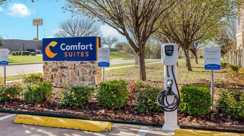 Comfort Suites Benbrook Exterior. Images powered by <a href="https://iceportal.shijigroup.com" target="_blank" rel="noopener">Ice Portal</a>.