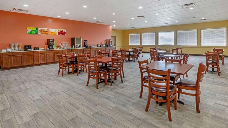 <b>Quality Inn Gainesville Restaurant</b>. Images powered by <a href="https://iceportal.shijigroup.com/" title="IcePortal" target="_blank">IcePortal</a>.