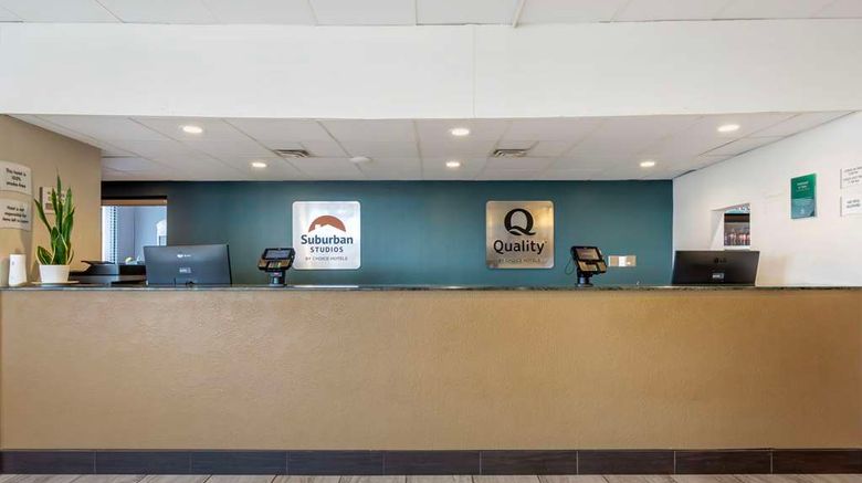 <b>Quality Inn Gainesville Lobby</b>. Images powered by <a href="https://iceportal.shijigroup.com/" title="IcePortal" target="_blank">IcePortal</a>.