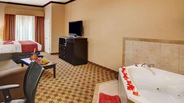 Comfort Suites Suite