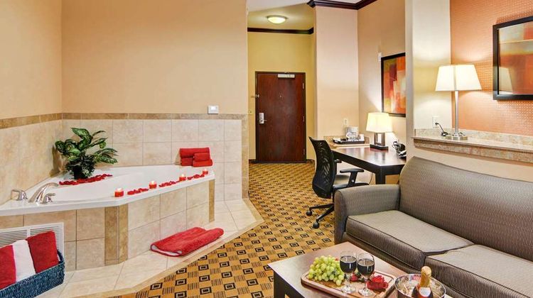 Comfort Suites Suite