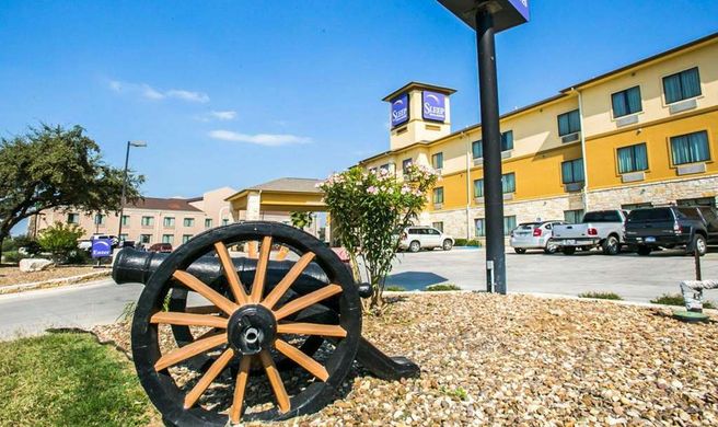 Sleep Inn & Suites Exterior