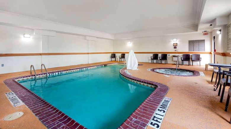<b>Comfort Inn Pool</b>. Images powered by <a href="https://iceportal.shijigroup.com/" title="IcePortal" target="_blank">IcePortal</a>.
