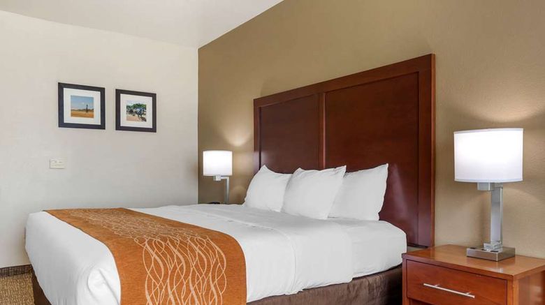 <b>Comfort Inn Room</b>. Images powered by <a href="https://iceportal.shijigroup.com/" title="IcePortal" target="_blank">IcePortal</a>.