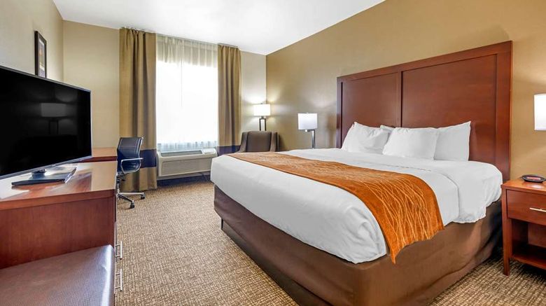 <b>Comfort Inn Room</b>. Images powered by <a href="https://iceportal.shijigroup.com/" title="IcePortal" target="_blank">IcePortal</a>.