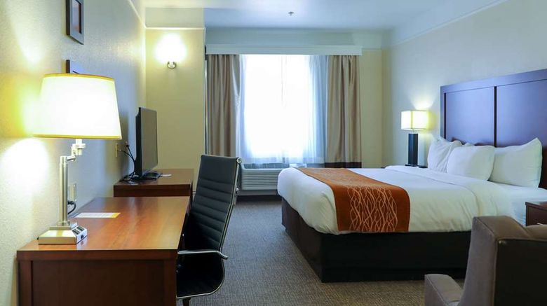<b>Comfort Inn & Suites Room</b>. Images powered by <a href="https://iceportal.shijigroup.com/" title="IcePortal" target="_blank">IcePortal</a>.