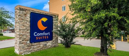 Comfort Suites Exterior