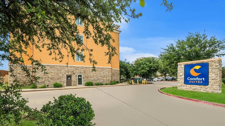 Comfort Suites Exterior
