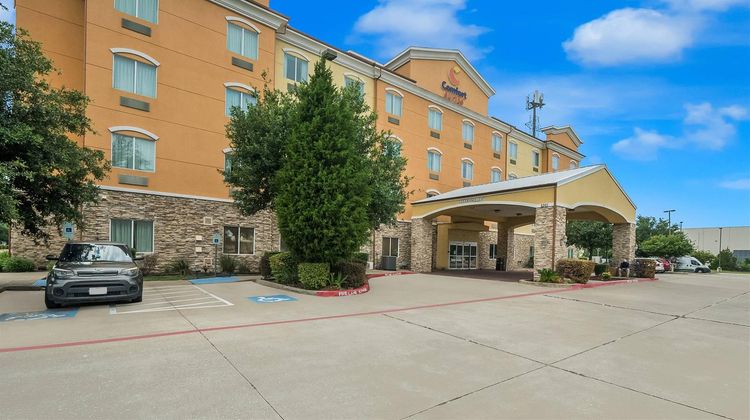 Comfort Suites Exterior