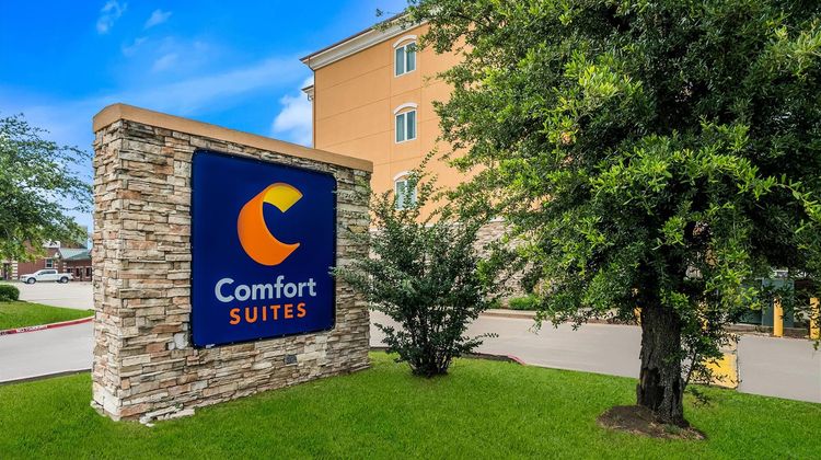 Comfort Suites Exterior