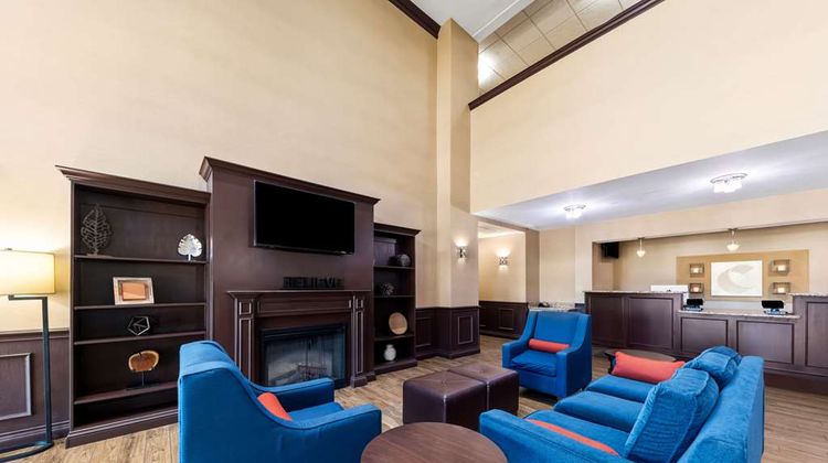 Comfort Inn & Suites Lobby