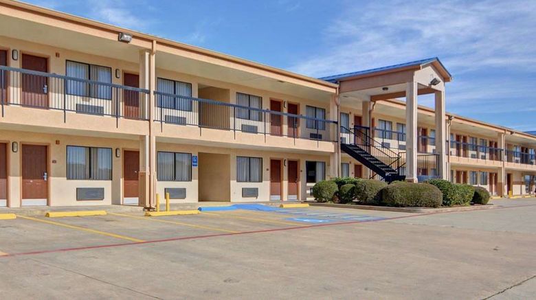 <b>Quality Inn Exterior</b>. Images powered by <a href="https://iceportal.shijigroup.com/" title="IcePortal" target="_blank">IcePortal</a>.