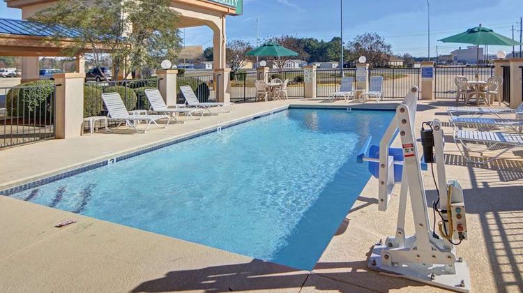 Quality Inn Pool