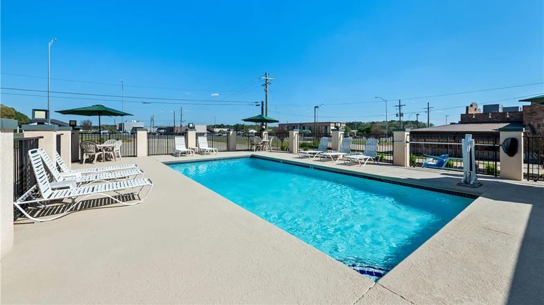 <b>Quality Inn Pool</b>. Images powered by <a href="https://iceportal.shijigroup.com/" title="IcePortal" target="_blank">IcePortal</a>.