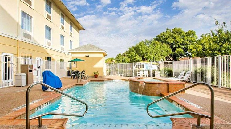 Comfort Suites Abilene Pool