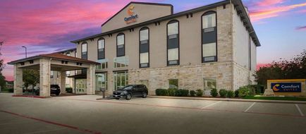 Comfort Suites Granbury Exterior