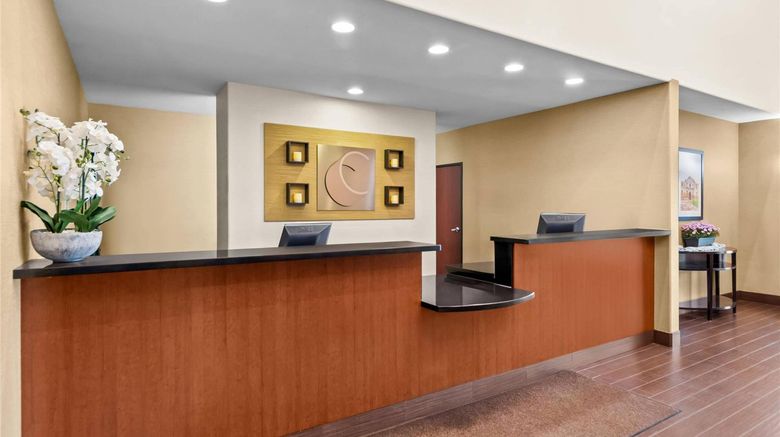 <b>Comfort Suites Stone Oak Lobby</b>. Images powered by <a href="https://iceportal.shijigroup.com/" title="IcePortal" target="_blank">IcePortal</a>.
