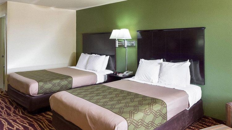 Econo Lodge & Suites Coliseum Room
