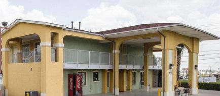 Econo Lodge & Suites Coliseum Exterior
