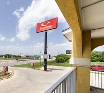 Econo Lodge & Suites Coliseum Exterior
