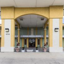 Econo Lodge & Suites Coliseum