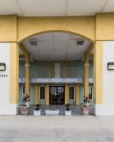 Econo Lodge & Suites Coliseum