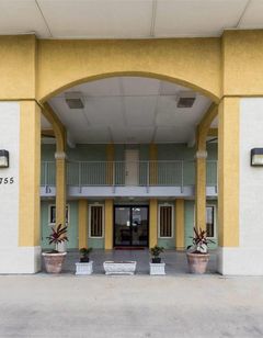 Econo Lodge & Suites Coliseum