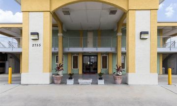 Econo Lodge & Suites Coliseum