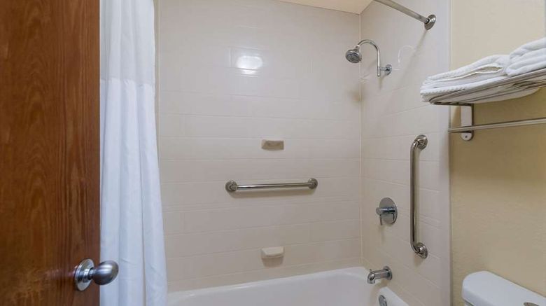 <b>Quality Inn Room</b>. Images powered by <a href="https://iceportal.shijigroup.com/" title="IcePortal" target="_blank">IcePortal</a>.
