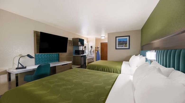 <b>Quality Inn Room</b>. Images powered by <a href="https://iceportal.shijigroup.com/" title="IcePortal" target="_blank">IcePortal</a>.