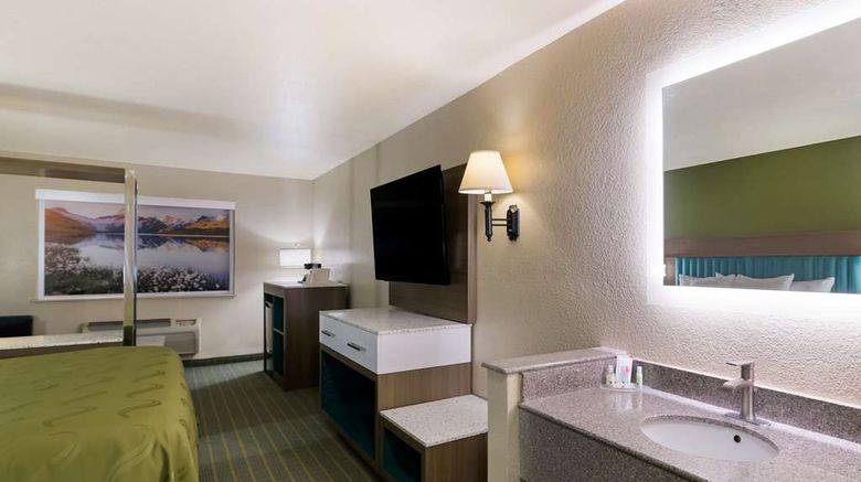 <b>Quality Inn Room</b>. Images powered by <a href="https://iceportal.shijigroup.com/" title="IcePortal" target="_blank">IcePortal</a>.