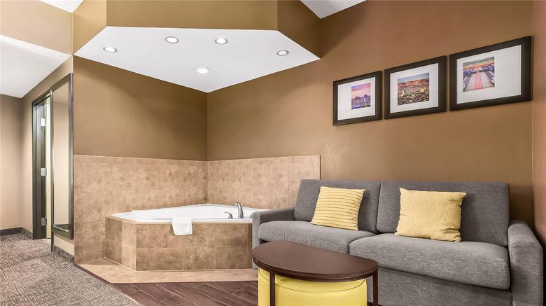 <b>Comfort Suites El Paso West Suite</b>. Images powered by <a href="https://iceportal.shijigroup.com/" title="IcePortal" target="_blank">IcePortal</a>.