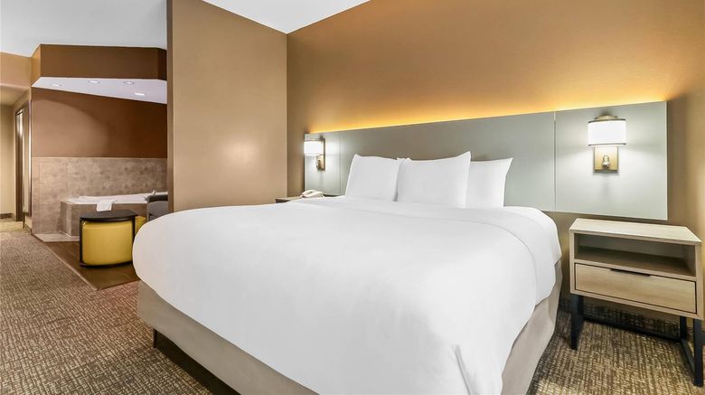 <b>Comfort Suites El Paso West Suite</b>. Images powered by <a href="https://iceportal.shijigroup.com/" title="IcePortal" target="_blank">IcePortal</a>.