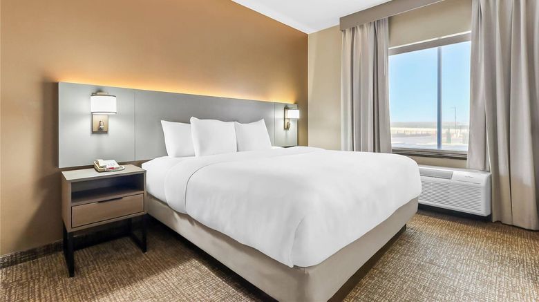 <b>Comfort Suites El Paso West Suite</b>. Images powered by <a href="https://iceportal.shijigroup.com/" title="IcePortal" target="_blank">IcePortal</a>.